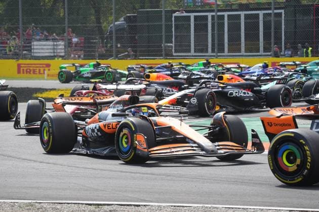 FORMULA 1 PIRELLI GRAN PREMIO D ITALIA 2024 01.09.2024, Autodromo Nazionale di Monza, Monza, FORMULA 1 PIRELLI GRAN PREMIO D ITALIA 2024 ,im Bild Rennstart:, Oscar Piastri (AUS), McLaren F1 Team, Charles Leclerc (MCO), Scuderia Ferrari HP, Mercedes-AMG Petronas Formula One Team, Fernando Alonso (ESP), Aston Martin Aramco Cognizant Formula One Team, Lewis Hamilton (GBR), Max Verstappen (NLD), Oracle Red Bull Racing, Sergio Perez (MEX)