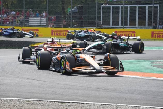 FORMULA 1 PIRELLI GRAN PREMIO D ITALIA 2024 01.09.2024, Autodromo Nazionale di Monza, Monza, FORMULA 1 PIRELLI GRAN PREMIO D ITALIA 2024 ,im Bild Lando Norris (GBR), McLaren F1 Team, Carlos Sainz Jr. (ESP), Scuderia Ferrari HP