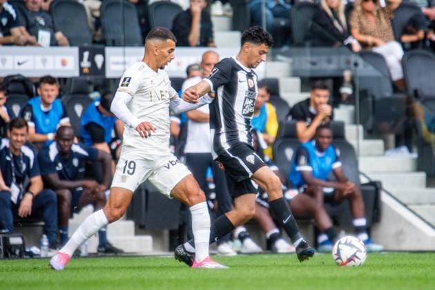 Yassin Belkhdim (SCO ANGERS) Badredine Bouanani (OGC Nice) FOOTBALL : Angers SCO vs OGC Nice - Ligue 1 - Journée 3 - 01 09 2024 BaptisteAutissier Panoramic 