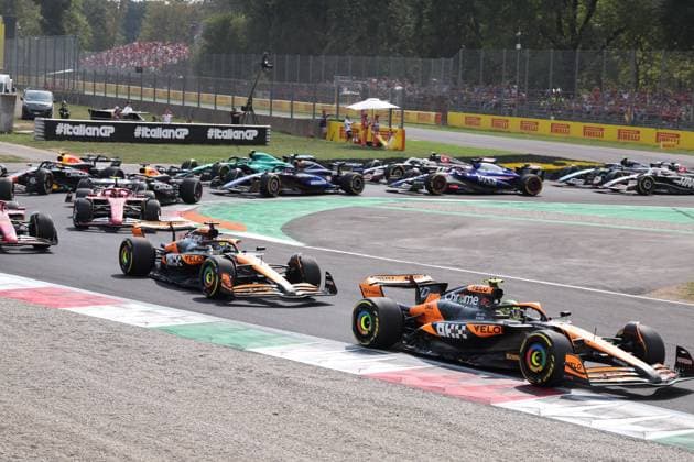 Start, 4 Lando Norris (GBR, McLaren Formula 1 Team), 81 Oscar Piastri (AUS, McLaren Formula 1 Team), F1 Grand Prix of Italy at Autodromo Nazionale Monza on September 1, 2024 in Monza, Italy. (Photo by HOCH ZWEI) Monza Italy