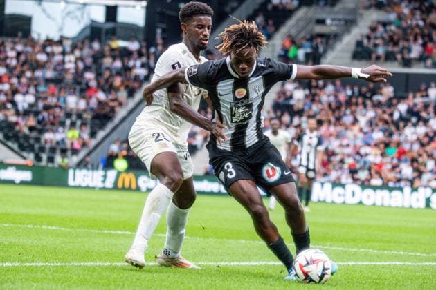 Jacques Ekomié (ANGERS SCO) Mohamed-Ali Cho (OGC Nice) FOOTBALL : Angers SCO vs OGC Nice - Ligue 1 - Journée 3 - 01 09 2024 BaptisteAutissier Panoramic 