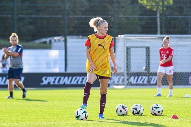Fußball I Frauen I Saison 2024-2025 I Bundesliga I 1. Spieltag I RB Leipzig - 1. FC Köln I 01.09.2024 Julia Landenberger (21, Rasenballsport Leipzig) beim Warmup Freisteller, Nahaufnahme, Porträt, Portrait, Einzelfoto, Einzelbild, Körper Leipzig RB Trainingszentrum, Cottaweg 7 Sachsen Deutschland Copyright: xLobeca InesxHähnelx
