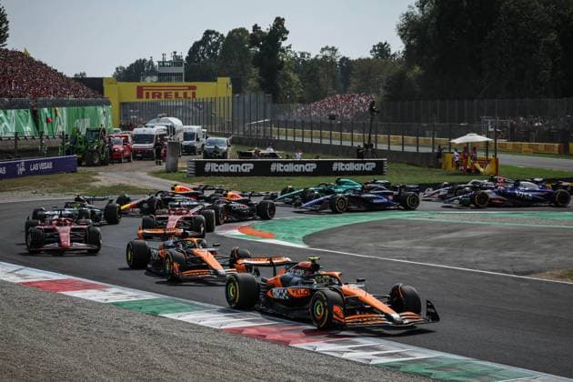 Foto IPP Enrico Schiavi Monza 01-09-2024 Formula 1 F1 Gran Premio di Italia 2024 Gara nella foto: Lando Norris - McLaren precede Oscar Piastri - McLaren, Charles Leclerc - Ferrari ed il resto del gruppo alla partenza Monza italy  Copyright: xR4924_italyphotopressx