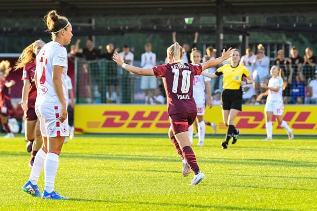 Fußball I Frauen I Saison 2024-2025 I Bundesliga I 1. Spieltag I RB Leipzig - 1. FC Köln I 01.09.2024 Torjubel Vanessa Fudalla (10, Rasenballsport Leipzig) nach ihrem Kopfballtor mit dem sie die Frauen von RB Leipzig in Führung bringt, Tor zum 1:0, links Nicole Billa (17, 1. FC Köln) Leipzig RB Trainingszentrum, Cottaweg 7 Sachsen Deutschland Copyright: xLobeca InesxHähnelx