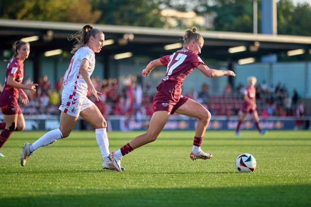 10.09.2024, GER, Frauenfußball, BL, 2024 2025, RB Leipzig - 1. FC Köln Marlene Müller (27, RB Leipzig, re.), Freisteller, Aktion, mit Ball, dribbelt Leipzig Trainingszentrum der Roten Bulle Sachsen Deutschland