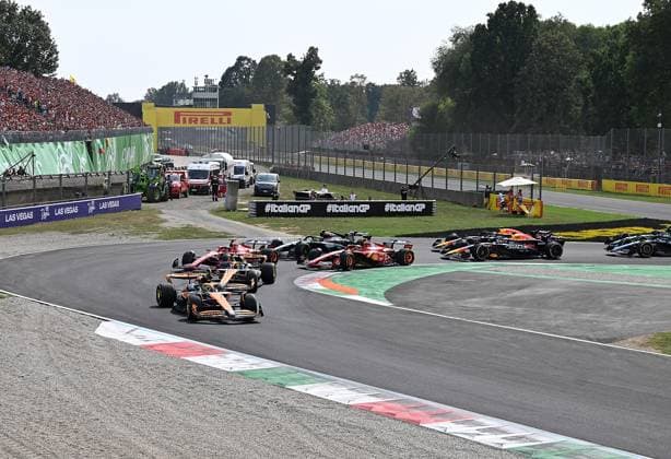 FORMULA 1 PIRELLI GRAN PREMIO D ITALIA 2024 01.09.2024, Autodromo Nazionale di Monza, Monza, FORMULA 1 PIRELLI GRAN PREMIO D ITALIA 2024 ,im Bild Rennstart:, Oscar Piastri (AUS), McLaren F1 Team, Charles Leclerc (MCO), Scuderia Ferrari HP, Lando Norris (GBR), Carlos Sainz Jr. (ESP), Lewis Hamilton (GBR), Mercedes-AMG Petronas Formula One Team, George Russell (GBR), Sergio Perez (MEX), Oracle Red Bull Racing, Max Verstappen (NLD), Nico Hülkenberg (DEU), Haas F1 Team