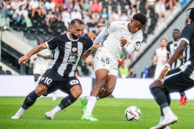 Victor Orakpo (OGC Nice) Himad Abdelli (ANGERS SCO) FOOTBALL : Angers SCO vs OGC Nice - Ligue 1 - Journée 3 - 01 09 2024 BaptisteAutissier Panoramic 