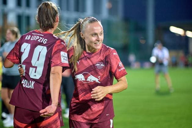 10.09.2024, GER, Frauenfußball, BL, 2024 2025, RB Leipzig - 1. FC Köln Lou-Ann Joly (6, RB Leipzig), Portrait, nach Abpfiff beim Abklatschen Leipzig Trainingszentrum der Roten Bulle Sachsen Deutschland