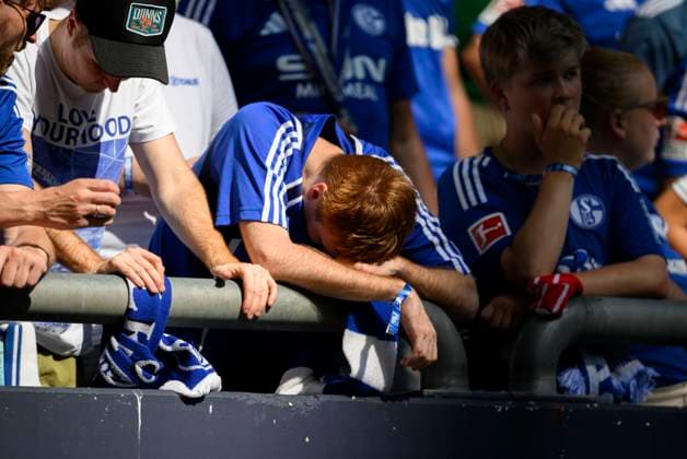 Feature, enttaeuschte Fans aus GE, Fussball 2. Bundesliga, 4.Spieltag, FC Schalke 04 (GE) - 1. FC Koeln (K) 1:3, am 01.09.2024 in Gelsenkirchen Deutschland. DFL regulations prohibit any use of photographs as image sequences and or quasi-video Â