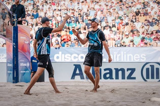 Beachvolleyball Männer Allianz German Beach Tour Deutsche Beachvolleyball-Meisterschaft 2024 01.09.2024 v.l. Robin Sowa und Max Just Timmendorfer Strand Ahmann-Hager-Arena Schleswig-Holstein Deutschland