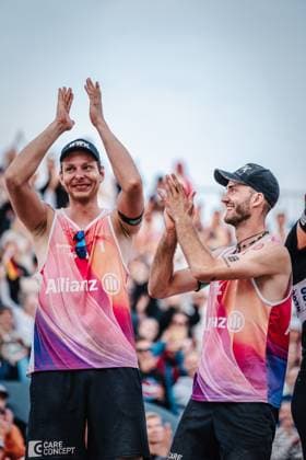 Beachvolleyball Frauen und Männer Allianz German Beach Tour Deutsche Beachvolleyball-Meisterschaft 2024 01.09.2024 v.l. Nils Ehlers und Clemens Wickler gewinnen die Deutschen Meisterschaften Timmendorfer Strand Ahmann-Hager-Arena Schleswig-Holstein Deutschland