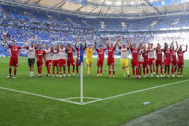 2. Bundesliga - FC Schalke 04 - 1. FC Köln am 01.09.2024 in der Veltins-Arena auf Schalke Jubel und Freude über den Sieg bei der Mannschaft vom 1. FC Köln