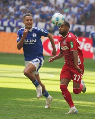 Fussball, 2.BL Saison 2024 2025 FC Schalke 04 vs 1.FC Köln , Arena auf Schalke, Gelsenkirchen, Paul Seguin S04, Linton Maina 1. FC Köln