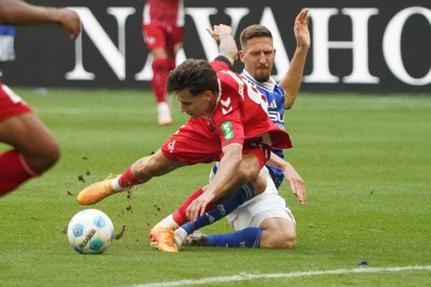 Fussball, 2.BL Saison 2024 2025 FC Schalke 04 vs 1.FC Köln , Arena auf Schalke, Gelsenkirchen, DEnis Huseinbasic, 1. FC Köln Aktion, Einzelbild