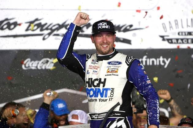 Bilder des Jahres 2024, Sport 09 September Sport Themen der Woche KW35 Sport Bilder des Tages DARLINGTON, SC - SEPTEMBER 01: Chase Briscoe ( 14 Stewart Haas Racing HighPoint.com Ford) celebrates after winning the 75th Cook Out Southern 500 on September 01, 2024 at Darlington Raceway in Darlington, SC. (Photo by Jeff Robinson Icon Sportswire) AUTO: SEP 01 NASCAR, Motorsport, USA Cup Series Cook Out Southern 500 EDITORIAL USE ONLY Icon2409011240500