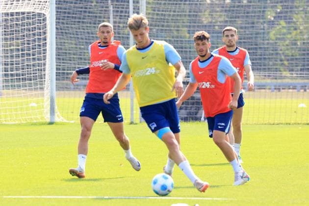 DEU, DFL, 2. FBL Hertha BSC, Training, 03.09.2024, Sportforum, Berlin, DEU, DFL, 2. FBL Hertha BSC, Training, im Bild Luca Schuler (Hertha BSC Berlin 18), Diego Demme (Hertha BSC Berlin 6), Michael Cuisance (Hertha BSC Berlin 27) DFL - regulations prohibit any use of Photographs as image sequences and or quasi-video Foto: Juergen Engler nordphoto GmbH