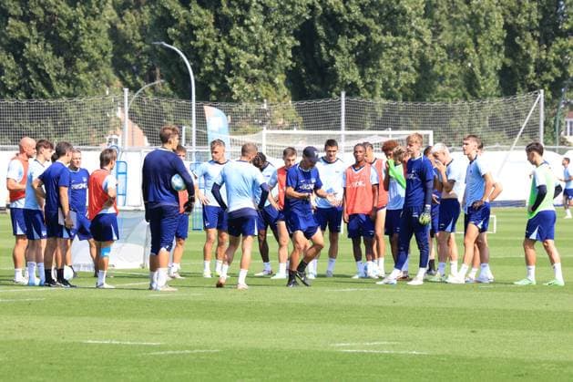 DEU, DFL, 2. FBL Hertha BSC, Training, 03.09.2024, Sportforum, Berlin, DEU, DFL, 2. FBL Hertha BSC, Training, im Bild Cheftrainer Cristian Fiel (Hertha BSC Berlin), Hertha-Spielerkreis DFL - regulations prohibit any use of Photographs as image sequences and or quasi-video Foto: Juergen Engler nordphoto GmbH