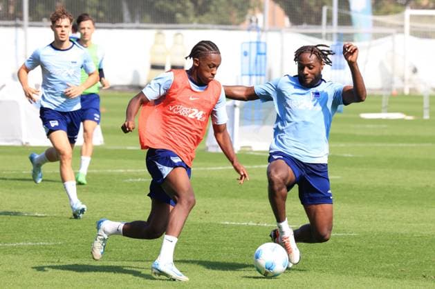 DEU, DFL, 2. FBL Hertha BSC, Training, 03.09.2024, Sportforum, Berlin, DEU, DFL, 2. FBL Hertha BSC, Training, im Bild Bradley Ibrahim (Hertha BSC Berlin 23), Deyovaisio Zeefuik (Hertha BSC Berlin 42) DFL - regulations prohibit any use of Photographs as image sequences and or quasi-video Foto: Juergen Engler nordphoto GmbH