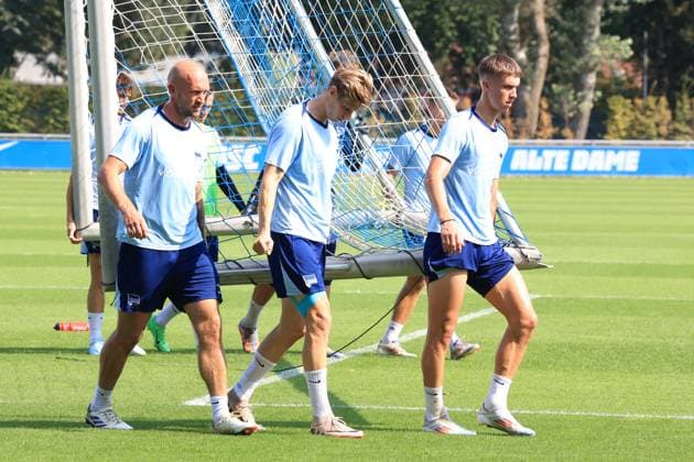 DEU, DFL, 2. FBL Hertha BSC, Training, 03.09.2024, Sportforum, Berlin, DEU, DFL, 2. FBL Hertha BSC, Training, im Bild Tortraeger Toni Leistner (Hertha BSC Berlin 37), Luca Schuler (Hertha BSC Berlin 18), Michael Cuisance (Hertha BSC Berlin 27) DFL - regulations prohibit any use of Photographs as image sequences and or quasi-video Foto: Juergen Engler nordphoto GmbH