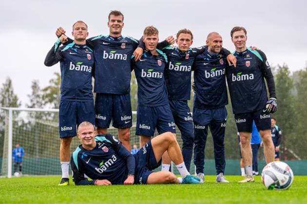 Sport Themen der Woche KW36 Sport Bilder des Tages 240903 Erling Braut Haaland, Andreas Hanche-Olsen, Alexander Sorloth, Sindre Walle Egeli, Andreas Hanche-Olsen, kit manager Sigurd Ertsas and goalkeeper Mathias Dyngeland of the Norwegian national football team during a training session on September 3, 2024 in Lillestrom. Photo: Vegard Grott BILDBYRAN kod VG VG0653 bbeng fotball football fotboll trening träning training practice norge norway nations league *** 240903 Erling Braut Haaland, Andreas Hanche Olsen, Alexander Sorloth, Sindre Walle Egeli, Andreas Hanche Olsen, kit manager Sigurd Ertsas and goalkeeper Mathias Dyngeland of the Norwegian national football team during a training session on September 3, 2024 in Lillestrom Photo Vegard Grott BILDBYRAN kod VG VG0653 bbeng fotball football trening träning training practice norge norway nations league  Copyright: VEGARDxGRoTT BB240903VG019