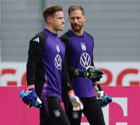 Im Bild: v.li. 1. Torwart Marc-Andre Ter Stegen und 2. Torwart Oliver Baumann 03.09.2024, Training und anschließende Pressekonferenz der deutschen Nationalmannschaft, Deutschland, Herzogenaurach, Herzo Base, Copyright: HMBxMedia xJulienxBecker