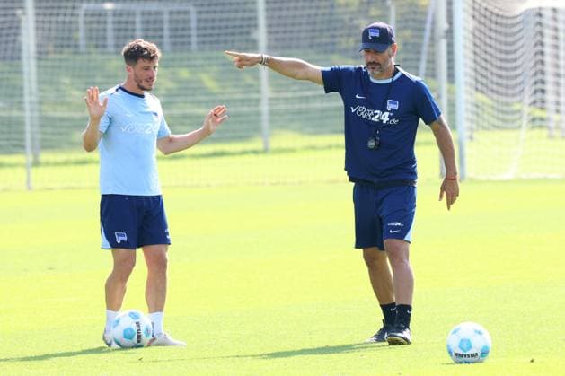 DEU, DFL, 2. FBL Hertha BSC, Training, 04.09.2024, Sportforum, Berlin, DEU, DFL, 2. FBL Hertha BSC, Training, im Bild Cheftrainer Cristian Fiel (Hertha BSC Berlin), Diego Demme (Hertha BSC Berlin 6) DFL - regulations prohibit any use of Photographs as image sequences and or quasi-video Foto: Juergen Engler nordphoto GmbH