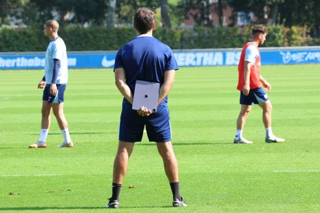 DEU, DFL, 2. FBL Hertha BSC, Training, 04.09.2024, Sportforum, Berlin, DEU, DFL, 2. FBL Hertha BSC, Training, im Bild Co-Trainer Jaime Monroy (Hertha BSC Berlin) DFL - regulations prohibit any use of Photographs as image sequences and or quasi-video Foto: Juergen Engler nordphoto GmbH