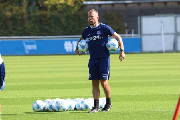 DEU, DFL, 2. FBL Hertha BSC, Training, 04.09.2024, Sportforum, Berlin, DEU, DFL, 2. FBL Hertha BSC, Training, im Bild Co-Trainer Patrick Ebert (Hertha BSC Berlin) DFL - regulations prohibit any use of Photographs as image sequences and or quasi-video Foto: Juergen Engler nordphoto GmbH