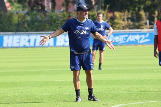 DEU, DFL, 2. FBL Hertha BSC, Training, 04.09.2024, Sportforum, Berlin, DEU, DFL, 2. FBL Hertha BSC, Training, im Bild Cheftrainer Cristian Fiel (Hertha BSC Berlin) DFL - regulations prohibit any use of Photographs as image sequences and or quasi-video Foto: Juergen Engler nordphoto GmbH