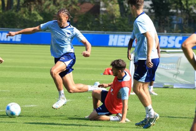 DEU, DFL, 2. FBL Hertha BSC, Training, 04.09.2024, Sportforum, Berlin, DEU, DFL, 2. FBL Hertha BSC, Training, im Bild Derry Scherhant (Hertha BSC Berlin 39) DFL - regulations prohibit any use of Photographs as image sequences and or quasi-video Foto: Juergen Engler nordphoto GmbH