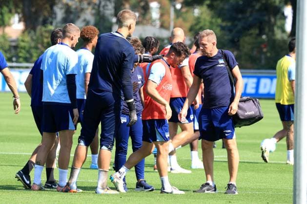 DEU, DFL, 2. FBL Hertha BSC, Training, 04.09.2024, Sportforum, Berlin, DEU, DFL, 2. FBL Hertha BSC, Training, im Bild Diego Demme (Hertha BSC Berlin 6), bekam den Ball ins Gesicht, Hertha-Spielerkreis DFL - regulations prohibit any use of Photographs as image sequences and or quasi-video Foto: Juergen Engler nordphoto GmbH