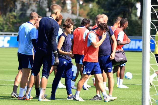 DEU, DFL, 2. FBL Hertha BSC, Training, 04.09.2024, Sportforum, Berlin, DEU, DFL, 2. FBL Hertha BSC, Training, im Bild Diego Demme (Hertha BSC Berlin 6), bekam den Ball ins Gesicht, Hertha-Spielerkreis DFL - regulations prohibit any use of Photographs as image sequences and or quasi-video Foto: Juergen Engler nordphoto GmbH