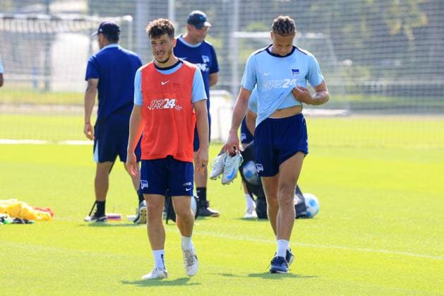 DEU, DFL, 2. FBL Hertha BSC, Training, 04.09.2024, Sportforum, Berlin, DEU, DFL, 2. FBL Hertha BSC, Training, im Bild Diego Demme (Hertha BSC Berlin 6), Derry Scherhant (Hertha BSC Berlin 39) DFL - regulations prohibit any use of Photographs as image sequences and or quasi-video Foto: Juergen Engler nordphoto GmbH