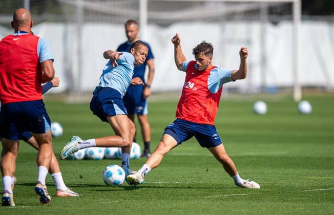 Fussball, Herren, Saison 2024 2025, 2. Bundesliga, Hertha BSC, Training, v. l. Toni Leistner (Hertha BSC), Derry Scherhant (Hertha BSC), Diego Demme (Hertha BSC), 04.09. 2024,