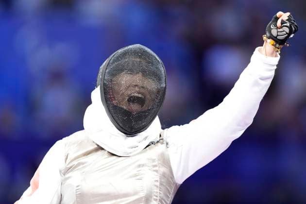 Bilder des Jahres 2024, Sport 09 September Sport Themen der Woche KW36 Sport Bilder des Tages Rong Xiao (CHN) celebrates, {scene}, Women™s Foil Categori B Gold Medal Bout, Grand Palais, September 4, 2024, Paris, France.