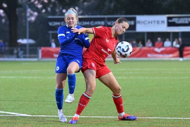 ENSCHEDE - (l-r) Kerry Walklett of Cardiff City FC, Sophie te Brake of FC Twente during the UEFA Champions League for women match between FC Twente and Cardiff City at Sportpark Schreurserve on September 4, 2024 in Enschede, Netherlands. ANP Hollandse Hoogte Women s UEFA Champions League First qualifying round 2024 25 xVIxANPxSportx xGerritxvanxKeulenxIVx 507653337 originalFilename: 507653337.jpg