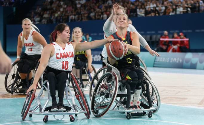 Paris , Paralympics , Rollstuhl-Basketball Viertelfinale Deutschland vs. Kanada , rechts: Svenja Mayer ( GER )