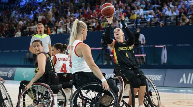 Paris , Paralympics , Rollstuhl-Basketball Viertelfinale Deutschland vs. Kanada , rechts: Mareike Miller ( GER )