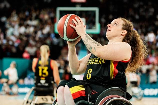 Paris 2024 Paralympics: Rollstuhlbasketball Viertelfinale Kanada - Deutschland Damen, 04.09.2024 PARIS, FRANKREICH 04. September - Rollstuhlbasketball Viertelfinale Kanada - Deutschland Damen, Paris 2024 Paralympics am 04.09.2024 in der Bercy Arena in Paris Frankreich. Vanessa Erskine (Deutschland, 8) im Wurf Copyright: xBEAUTIFULxSPORTS Wunderlx