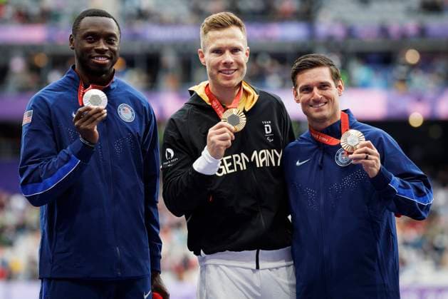 Paralympics (Para Leichtathletik); Paris, 05.09.2024 Siegerehrung mit GOLD für REHM Markus (T64 GER Para Leichtathletik), Silber geht an LOCCIDENT Derek (T64 USA), BRONZE: WALLACE Jarryd (T64 USA); Paralympics (Para Leichtathletik) am 05.09.2024 im Stade de France in Paris (Frankreich). Copyright: xBEAUTIFULxSPORTS AxelxKohringx