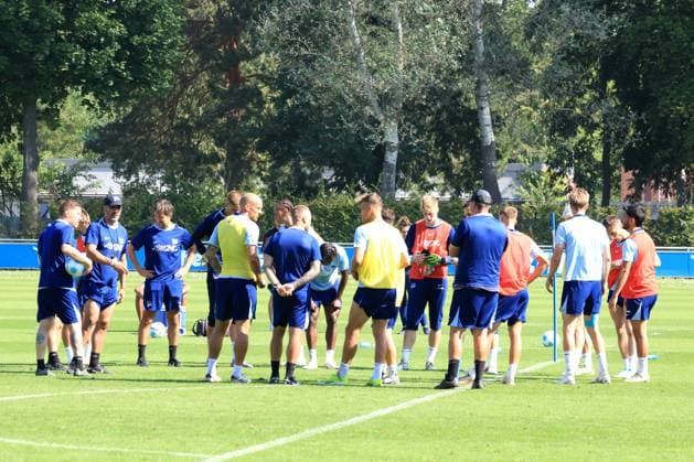 DEU, DFL, 2. FBL Hertha BSC, Training, 05.09.2024, Sportforum, Berlin, DEU, DFL, 2. FBL Hertha BSC, Training, im Bild Cheftrainer Cristian Fiel (Hertha BSC Berlin), Hertha-Spielerkreis DFL - regulations prohibit any use of Photographs as image sequences and or quasi-video Foto: Juergen Engler nordphoto GmbH