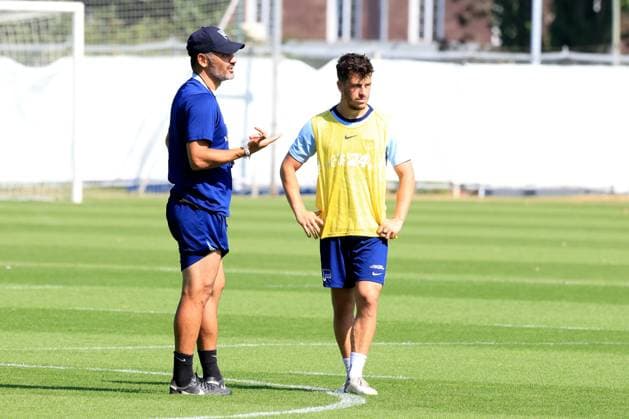 DEU, DFL, 2. FBL Hertha BSC, Training, 05.09.2024, Sportforum, Berlin, DEU, DFL, 2. FBL Hertha BSC, Training, im Bild Cheftrainer Cristian Fiel (Hertha BSC Berlin), Diego Demme (Hertha BSC Berlin 6) DFL - regulations prohibit any use of Photographs as image sequences and or quasi-video Foto: Juergen Engler nordphoto GmbH