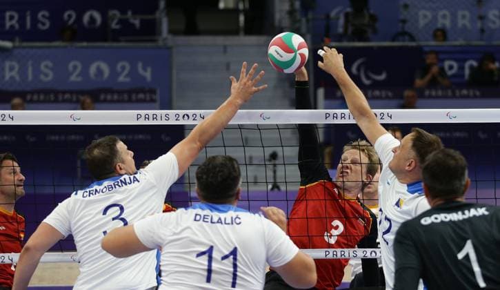Paris , Paralympics , Sitzvolleyball , Deutschland vs. Bosnien-Herzegowina , Thomas Renger ( GER )