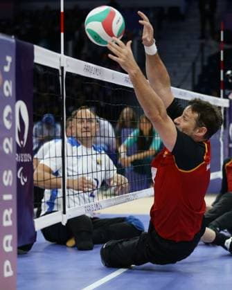 Paris , Paralympics , Sitzvolleyball , Deutschland vs. Bosnien-Herzegowina , Heiko Wiesenthal ( GER )