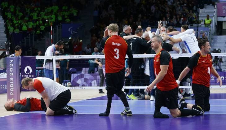Paris , Paralympics , Sitzvolleyball , Deutschland vs. Bosnien-Herzegowina , Enttäuschung Deutschland , mitte: Thomas Renger