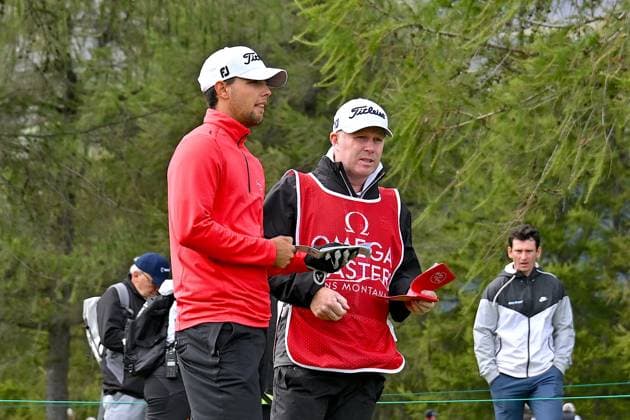 Crans-Montana, 05.09.2024, Golf - Omega European Masters, Nicola Gerhardsen (SUI) with his caddie Hole 18 (Dubuis Frederic Imago Images)