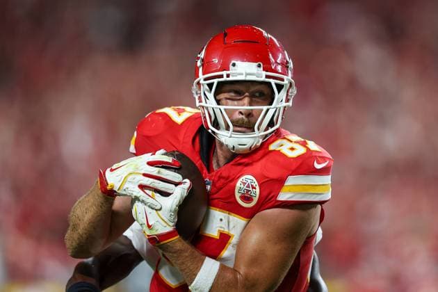 Sport Themen der Woche KW36 Sport Bilder des Tages September 5, 2024: Kansas City, Missouri, USA: Kansas City Chiefs tight end Travis Kelce (87) makes a catch for a first down during the first half against the Baltimore Ravens at GEHA Field at Arrowhead Stadium. Kansas City USA - ZUMAc04_ 20240905_zma_c04_144 Copyright: xDavidxSmithx