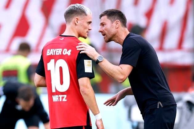 WIRTZ Florian Team Bayer 04 Leverkusen mit Trainer ALONSO Xabier DFL Fussball Bundesliga Saison 2024 - 2025 BL Spiel Bayer 04 Leverkusen - RB Leipzig 2 : 3 am 31.08. 2024 in Leverkusen DFL REGULATIONS PROHIBIT ANY USE OF PHOTOGRAPHS as IMAGE SEQUENCES and or QUASI-VIDEO Copyright: xLacixPerenyix