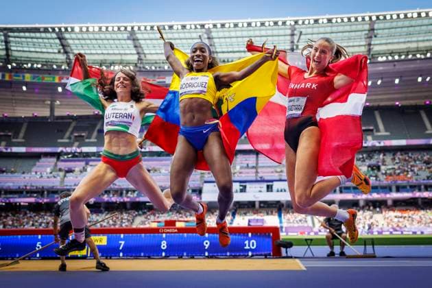 Bilder des Jahres 2024, Sport 09 September Sport Themen der Woche KW36 Sport Bilder des Tages Paralympics (Para Leichtathletik); Paris, 06.09.2024 GOLD: RODRIGUEZ Kiara (T46 ECU), SILBER: LUTERAN Petra (T47 HUN), BRONZE: NOERREMARK Bjoerk (T47 DEN), Weitsprung, long jump, Finale, Final; Paralympics (Para Leichtathletik) am 06.09.2024 im Stade de France in Paris (Frankreich). *** Paralympics Para Athletics Paris, 06 09 2024 GOLD RODRIGUEZ Kiara T46 ECU , SILVER LUTERAN Petra T47 HUN , BRONZE NOERREMARK Bjoerk T47 DEN , long jump, long jump, final, final Paralympics Para Athletics on 06 09 2024 at the Stade de France in Paris France Copyright: xBEAUTIFULxSPORTS AxelxKohringx