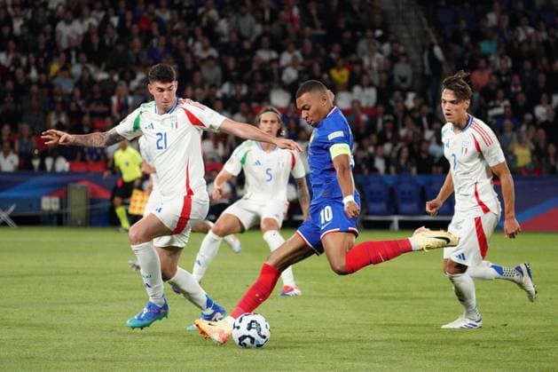 Kylian Mbappe of France France v Italy, UEFA Nations League, League A, Group 2, Football, Stade de France, Paris, France, UK, 06 Sep 2024 EDITORIAL USE ONLY No use with unauthorised audio, video, data, fixture lists, club league logos or live services. Online in-match use limited to 120 images, no video emulation. No use in betting, games or single club league player publications. Copyright: xDavexWinter Shutterstockx 14700274ai